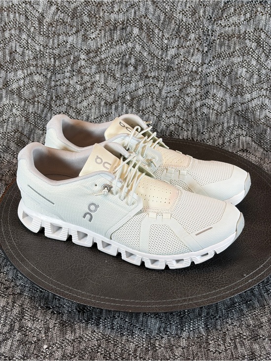 On Running Shoes - On Cloud 5 running shoes Women's 9.5 Ice / White